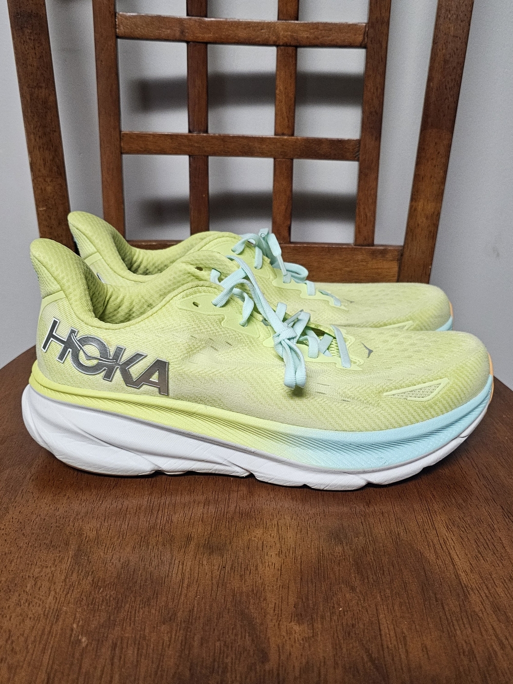 HOKA Women's Running Shoes Size 12 Clifton 9 Citrus Glow Walking Exercise Comfy